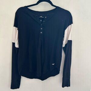 Hollister Women's Black and White Long Sleeve Tee